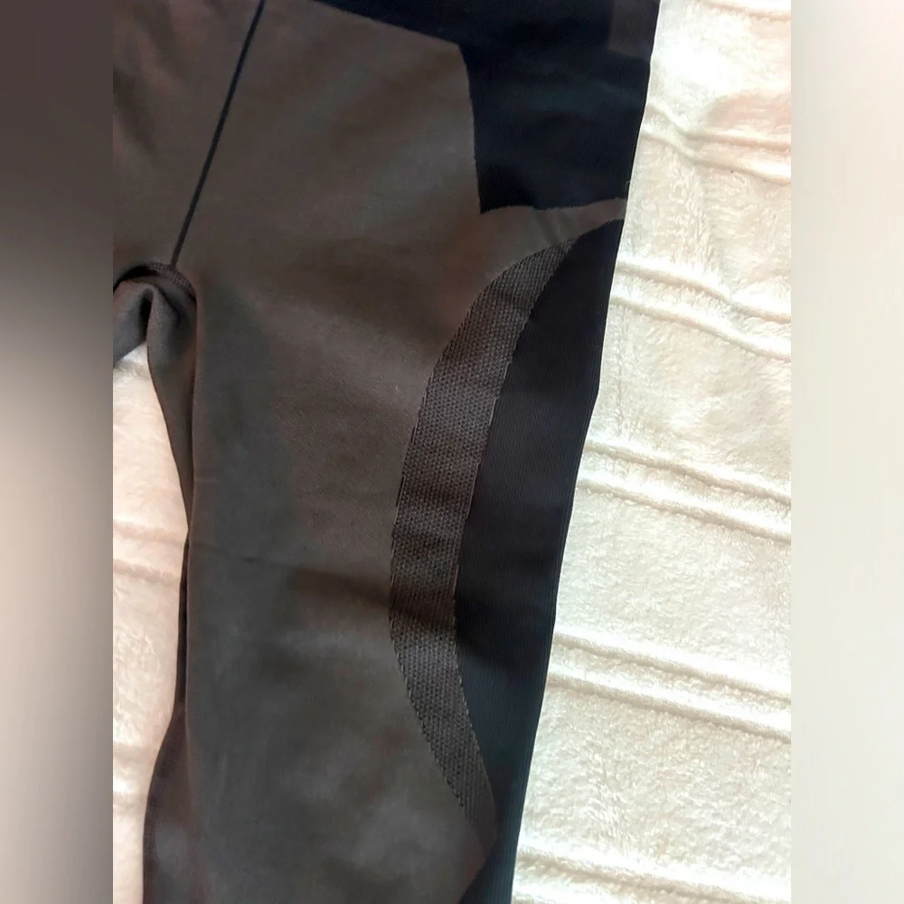Under Armour Women’s Compression Leggings Black Gray Heatgear Workout Sz… - Picture 5 of 10